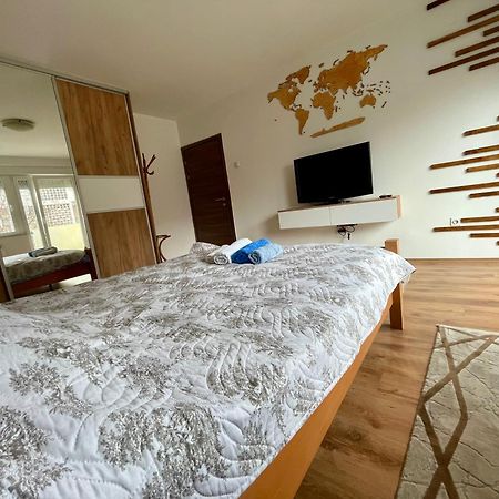 Luxury City Center Apartment Skopje Eksteriør billede